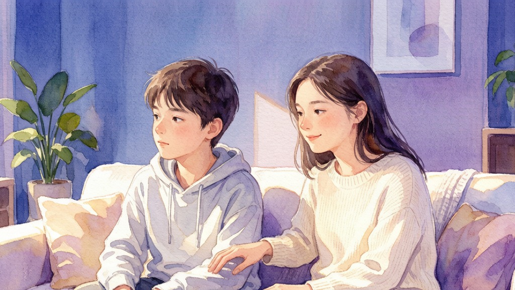温暖的水彩插画：客厅沙发上，母亲侧头看着身边的少年，窗外是傍晚的柔光